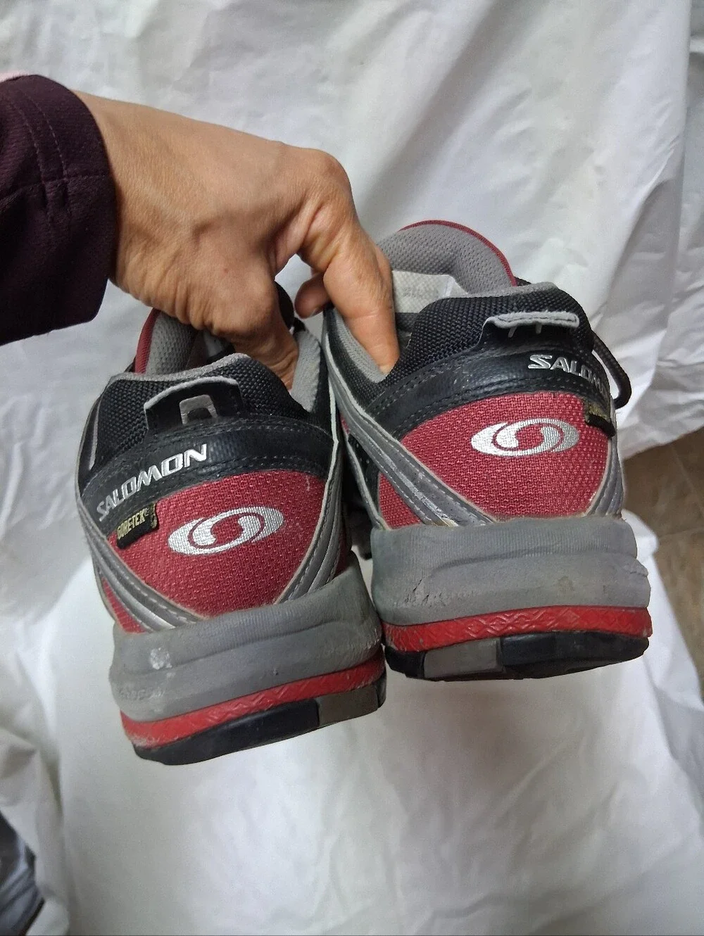 Salomon Men's Red and Gray Athletic Trail Shoes Size 8.5 Preowned